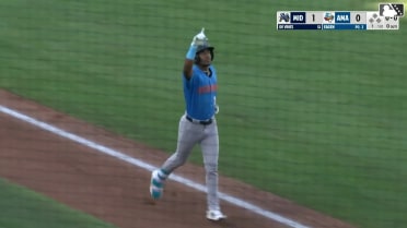 Leo De Vries rocks his 7th homer of the year