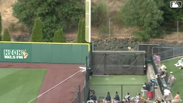 Rhylan Thomas' athletic catch in foul territory