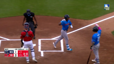 Leo De Vries laces his first 2026 homer