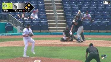 Jhosmmel Zue singles on a ground ball to right fielder Leandro Alsinois. Yandel Ricardo scores. Hyungchan Um to 3rd.