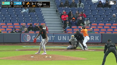 Luis De León In play, run(s) to Alex Mooney