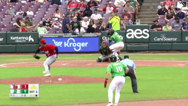 Alfredo Duno crushes a grand slam