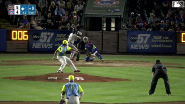 Luis Castillo doubles (16) on a sharp line drive to right fielder Josiah Hartshorn. Daniel Dickinson scores.