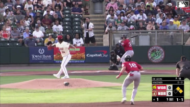 Luis De León In play, run(s) to Andrew Knizner