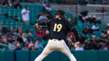 Mahoney, Grizzlies outdueled 3-2 by Texido, 66ers 