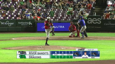 Hyungchan Um homers (1) on a fly ball to left field.