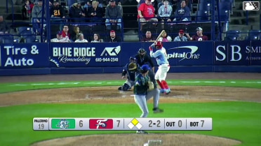 Aroon Escobar triples (1) on a fly ball to right fielder Jose Torres. Bryan Rincon scores.