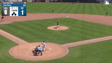 Tyriq Kemp homers (3) on a fly ball to right center field.