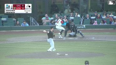 Donovan Walton homers (6) on a fly ball to right center field. Chris Taylor scores.