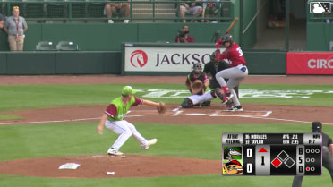 Emil Morales singles on a ground ball to left fielder Pedro Pineda. Eduardo Quintero scores.