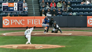 Yonny Hernández homers (2) on a fly ball to right field.