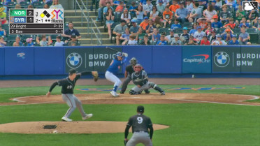 Trace Bright In play, run(s) to Ji Hwan Bae