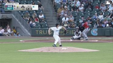 Eddys Leonard homers (3) on a fly ball to left field.