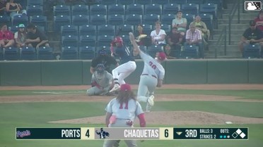Kendrey Maduro doubles (18) on a sharp line drive to left fielder Breyson Guedez. Jonathan Linares scores. Hayden Alvarez scores.