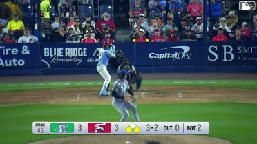 Bryan Rincon singles on a line drive to right fielder Zach Kokoska. Pedro León scores. Austin Murr to 3rd.