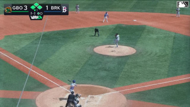 Colin Houck walks. Daiverson Gutierrez scores. Corey Collins to 3rd. John Bay to 2nd.