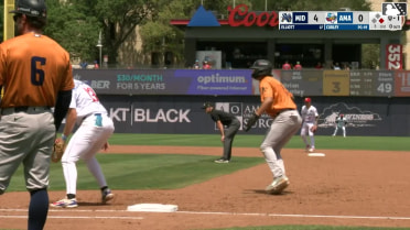 Clark Elliott homers (7) on a line drive to right field. Nate Nankil scores.