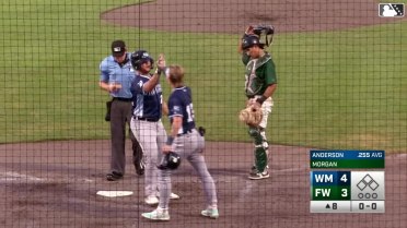 Max Anderson swats a go-ahead two-run homer