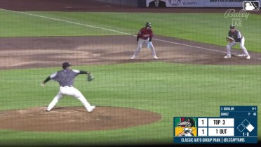 Charles Davalan doubles (7) on a sharp line drive to right fielder Esteban González. Eduardo Quintero scores.