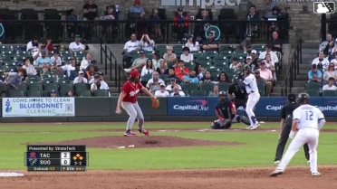 Jack Winkler hit by pitch. Kellen Strahm scores. Riley Unroe to 3rd. Carlos Pérez to 2nd.