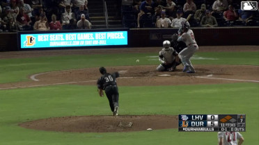 Liover Peguero singles on a fly ball to right fielder Victor Mesa Jr. Óscar Mercado scores. René Pinto scores.