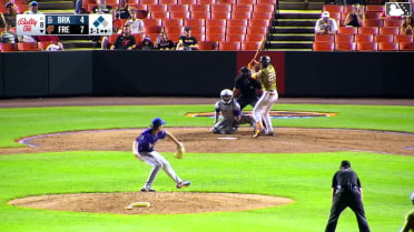 Wehiwa Aloy singles on a ground ball to center fielder John Bay. Alfredo Velásquez scores. Leandro Arias scores.