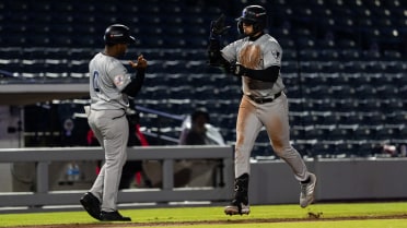 Morales Stays Hot, Bats Go Quiet in 9-1 Loss