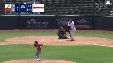 Max Muncy homers (3) on a fly ball to left center field.