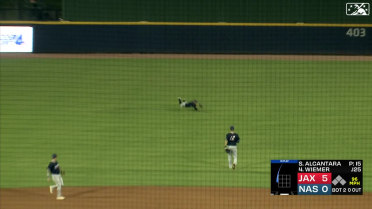 Jake Mangum makes an outstanding diving catch