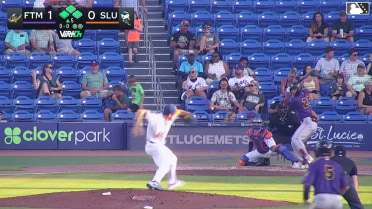 Luis Fragoza doubles (15) on a ground ball to left fielder Taylor Darden. Luis Hernandez scores. Ramiro Dominguez scores. Byron Chourio scores.