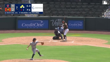 Troy Taylor In play, run(s) to Max Muncy
