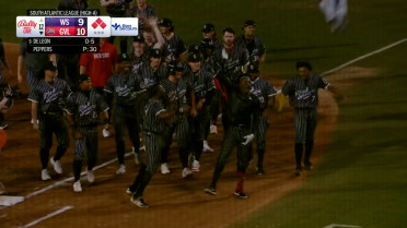 Andy Lugo bat flips after walk-off single in 12th
