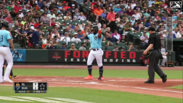Astros Prospects Pedro Leon crushes a solo home run