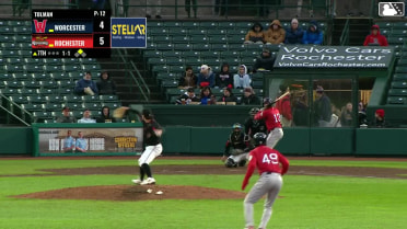 Vinny Capra doubles (8) on a line drive to right fielder Andrew Pinckney. Nick Sogard scores.