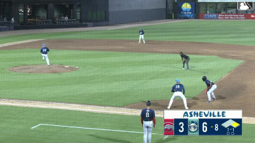 Natanael Yuten doubles (2) on a line drive to right fielder Cesar Hernandez. Yophery Rodriguez scores. Throwing error by right fielder Cesar Hernandez.