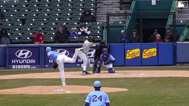 Yanquiel Fernández homers (2) on a fly ball to center field.