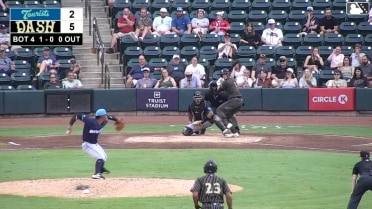 Roch Cholowsky doubles (2) on a sharp line drive to left fielder Caden Powell. Ben Hartl scores. Derek Cerda scores. Ely Brown to 3rd.