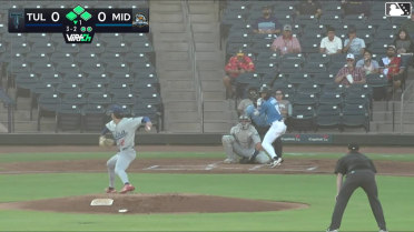 Casey Yamauchi walks. Devin Taylor scores. Euribiel Angeles to 3rd. Brennan Milone to 2nd.