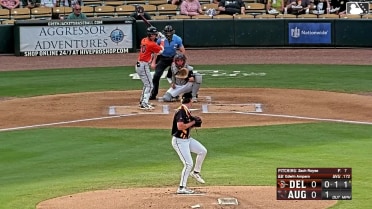 Edwin Amparo singles on a line drive to right fielder Luis Guanipa. Stiven Martinez scores.
