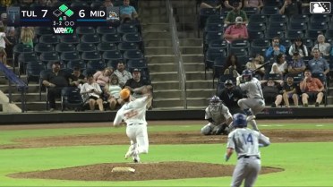 Taylor Young doubles (9) on a line drive to center fielder Nate Nankil. Elijah Hainline scores. Jose Izarra to 3rd.