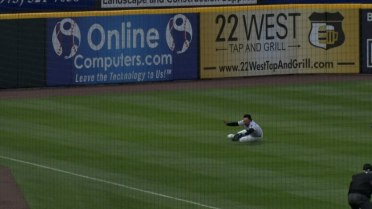 Jace Avina's impressive diving catch