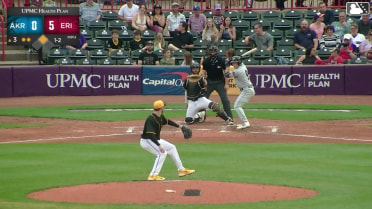 Luke Hill doubles (4) on a sharp line drive to left fielder Justice Bigbie. Joe Lampe scores.
