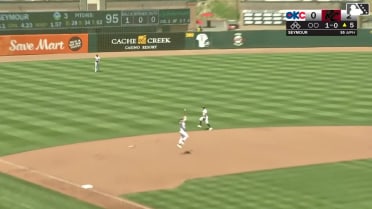 Casey Schmitt avoids bat, makes the play 