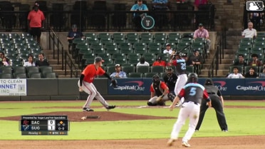 Carlos Pérez doubles (13) on a sharp line drive to right fielder Scott Bandura. Trenton Brooks scores.