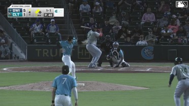 Rowdy Tellez grounds out to first baseman LaMonte Wade Jr. Sean Murphy scores. Nacho Alvarez Jr. to 3rd.