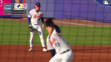 Jonah Tong In play, run(s) to Vinny Capra