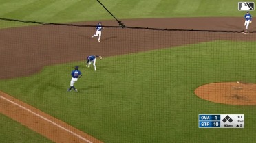 Armando Alvarez's great barehanded play