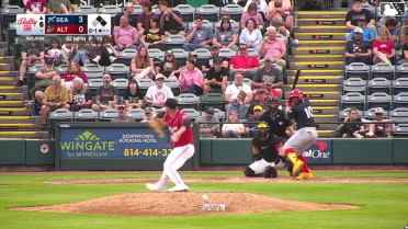 Aroon Escobar homers (5) on a fly ball to left field. Riley Tirotta scores. Pedro León scores.