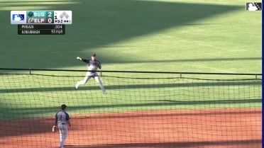 Astros shortstop Edwin Diaz makes a backhanded play 