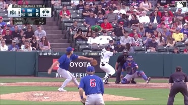 Enmanuel Valdez doubles (8) on a line drive to right fielder Justin Dean. Ronny Simon scores. Esmerlyn Valdez scores.